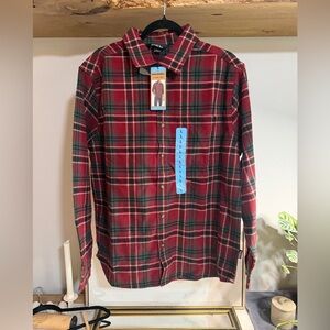 NWT Eddie Bauer Red and Green Plaid Casual Flannel Long Sleeve Button Down Shirt